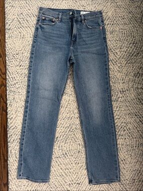 GAP High-Rise Straight Jeans in Medium Blue Wash